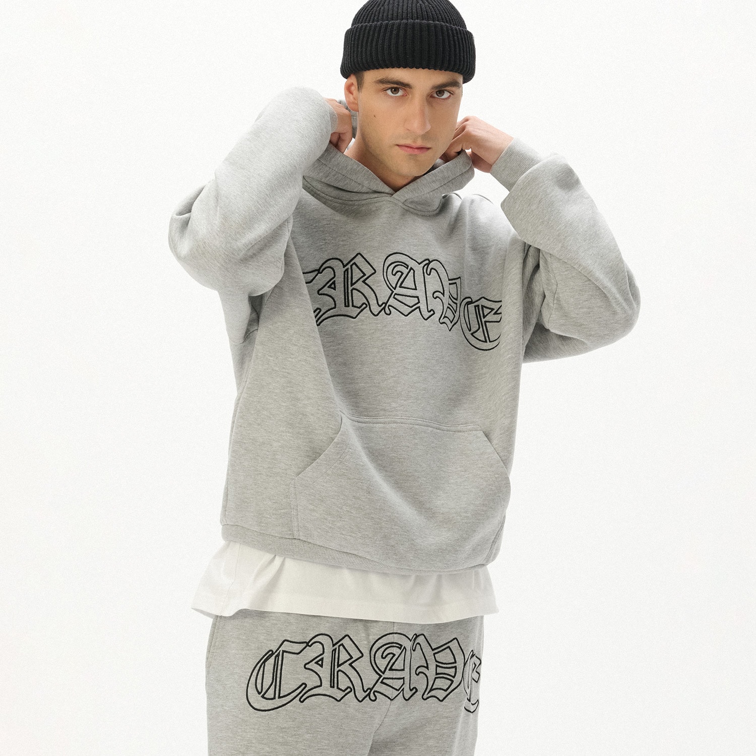Cropp - Суитшър с бродерия - Светло сиво