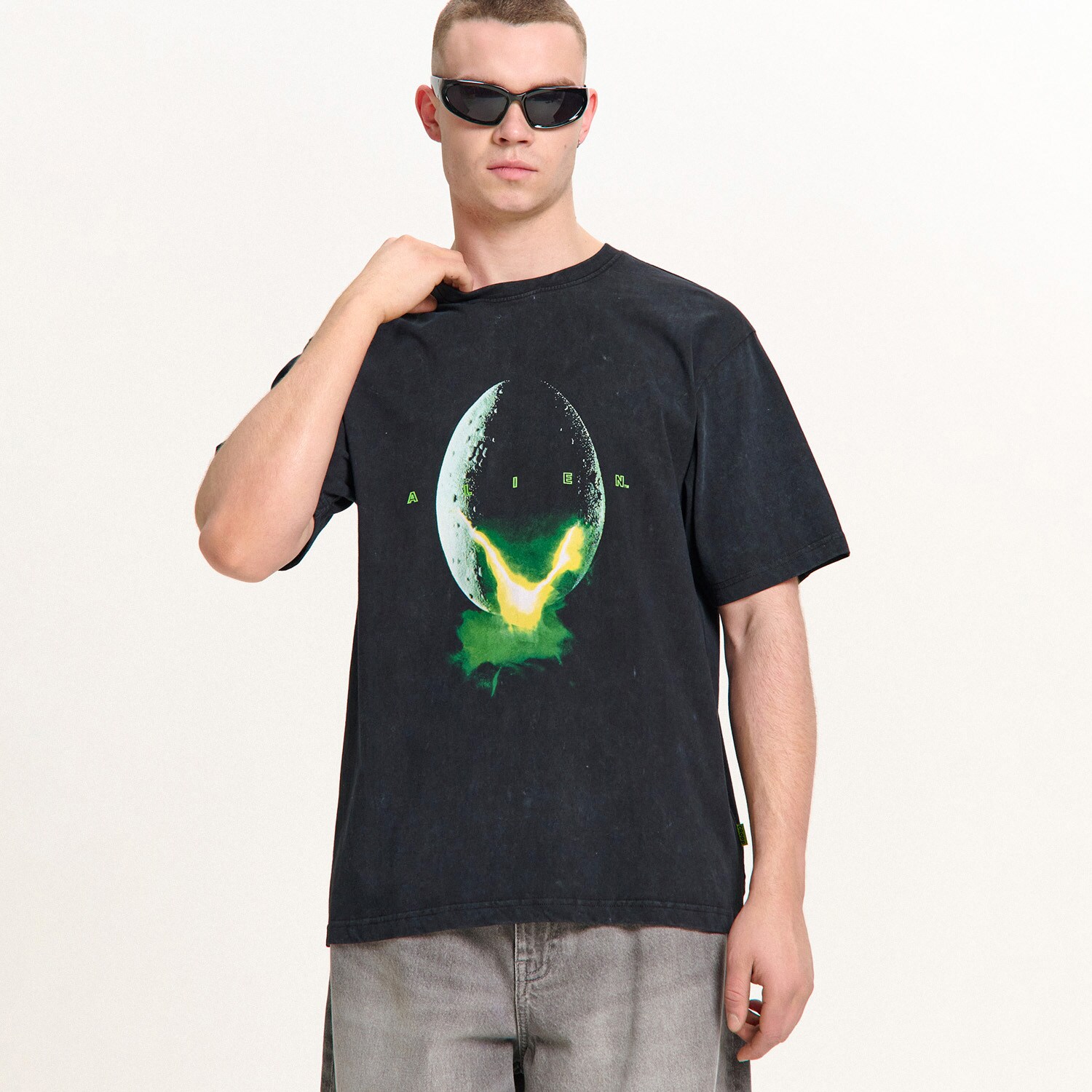 Cropp - Черна Тениска С Принт Alien