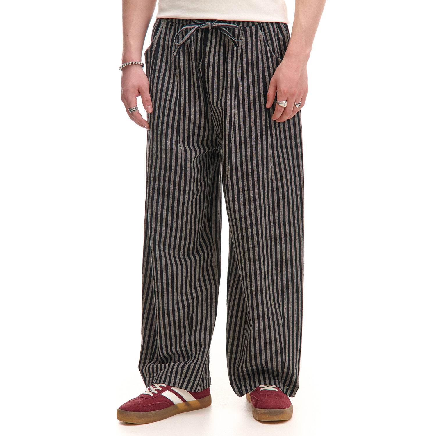 Cropp - Раиран панталон - черeн