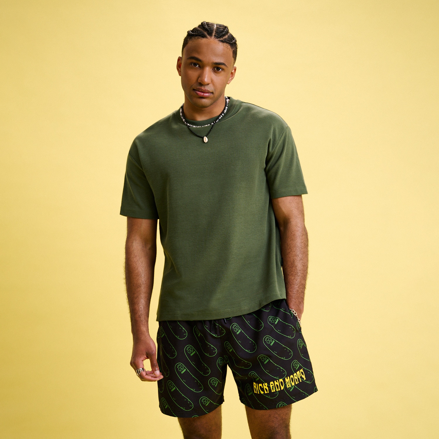 Cropp - Шорти за плуване с щампа Rick and Morty - черeн