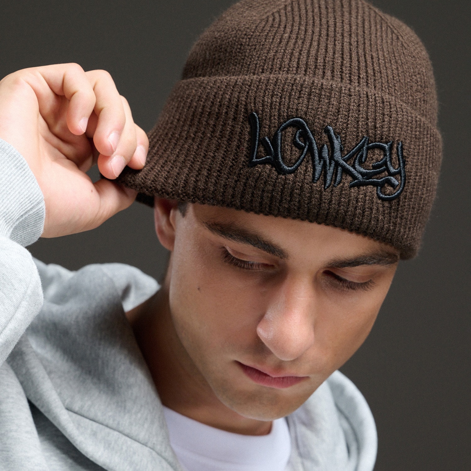Cropp - Шапка beanie с нашивка - кaфяв