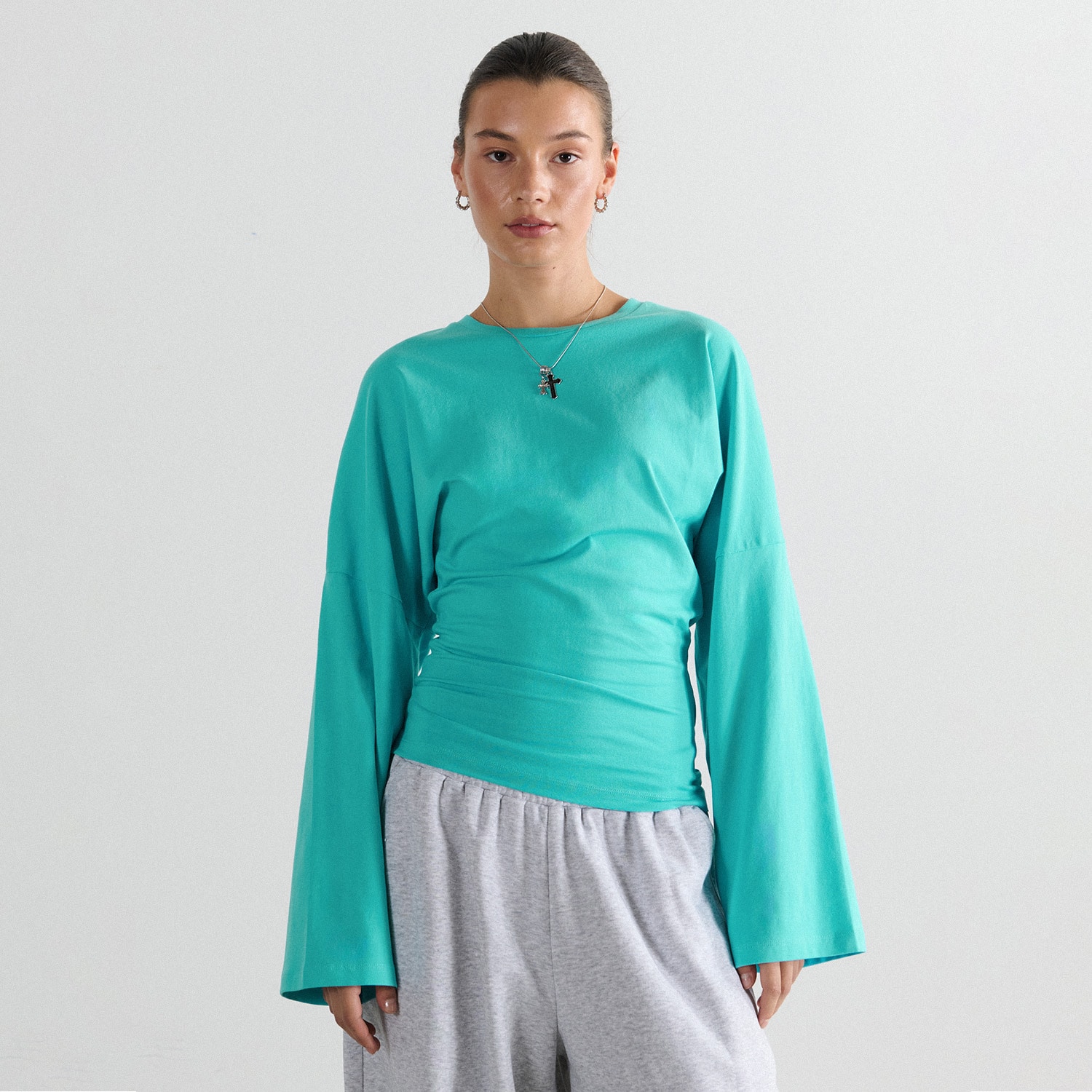 Cropp - Bluza s printom - tirkiz
