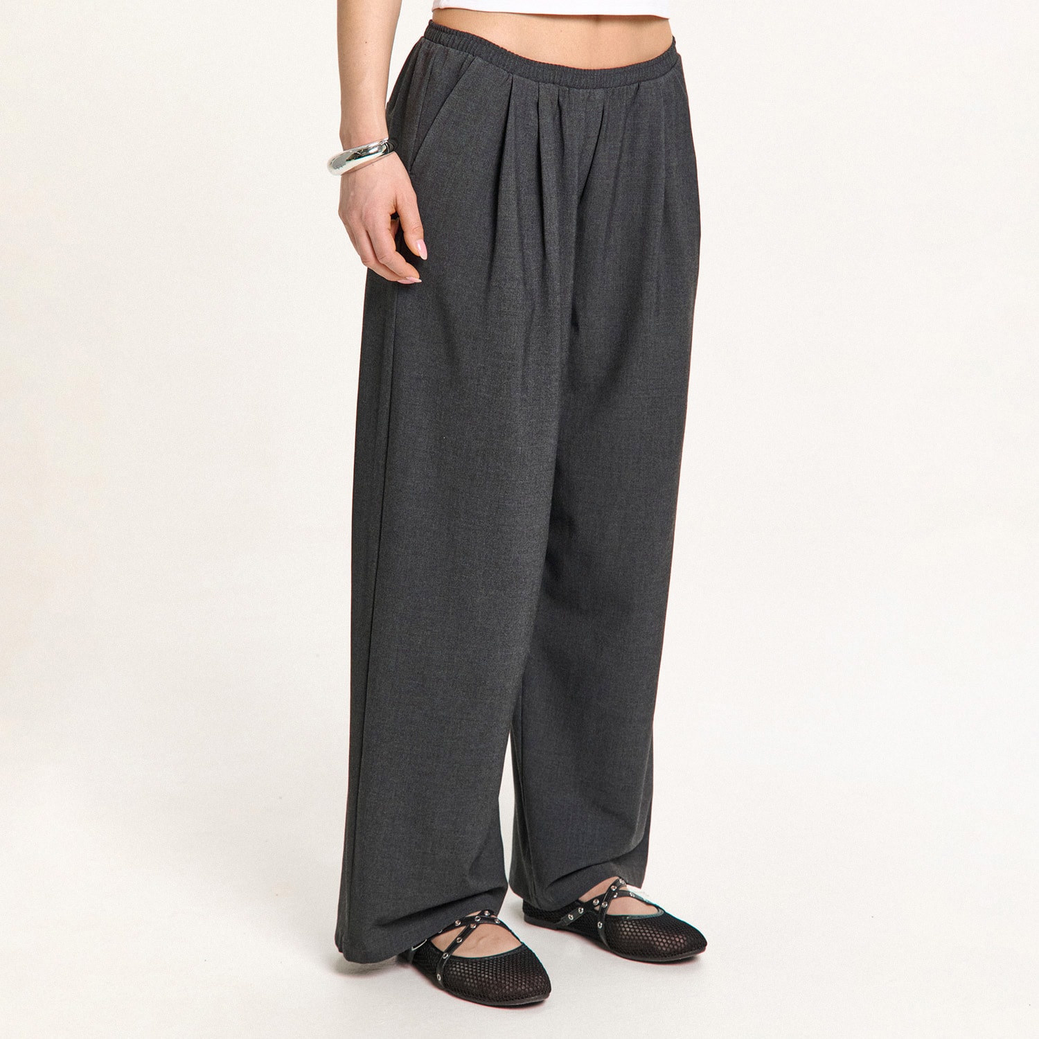 Cropp - Straight fit hlače - tamnosivo