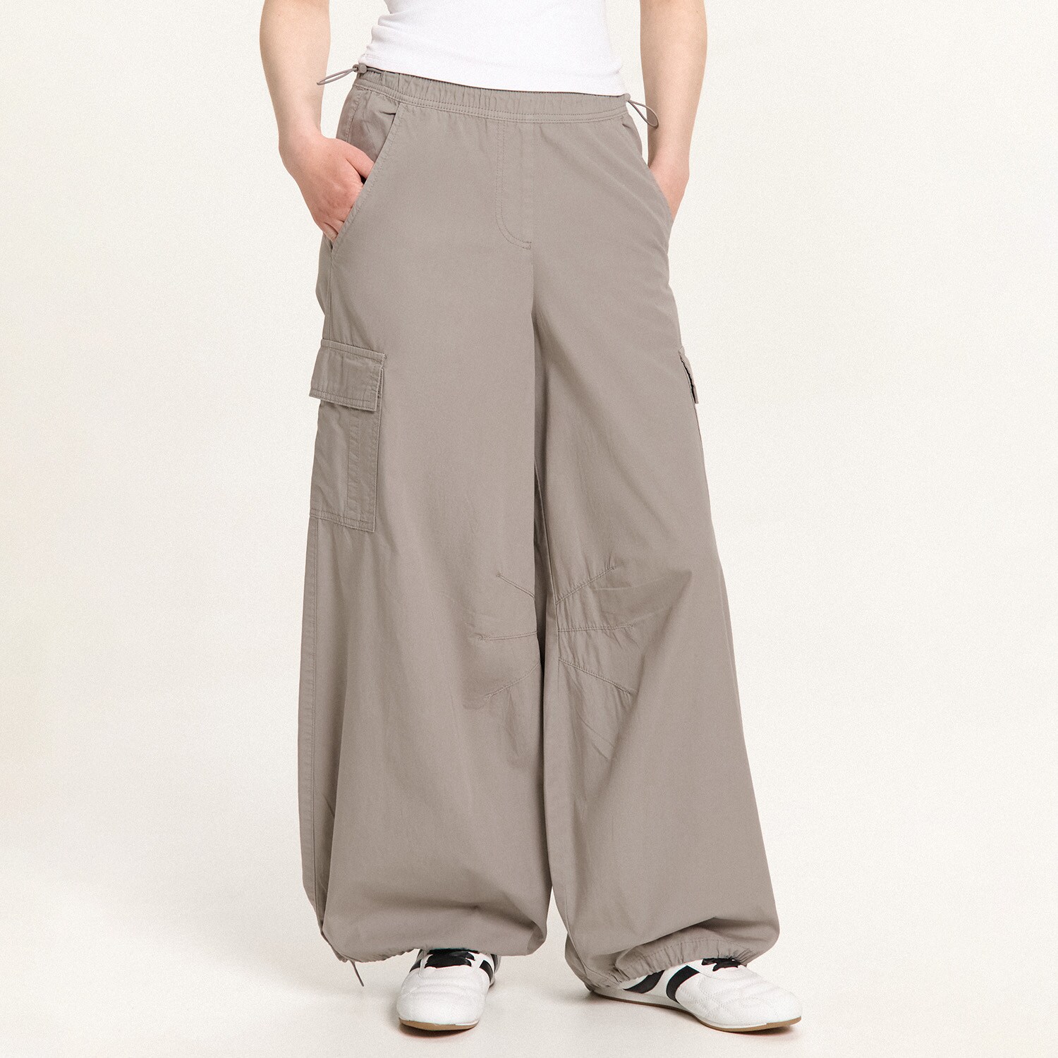 Cropp - Baggy hlače - svijetlo siva