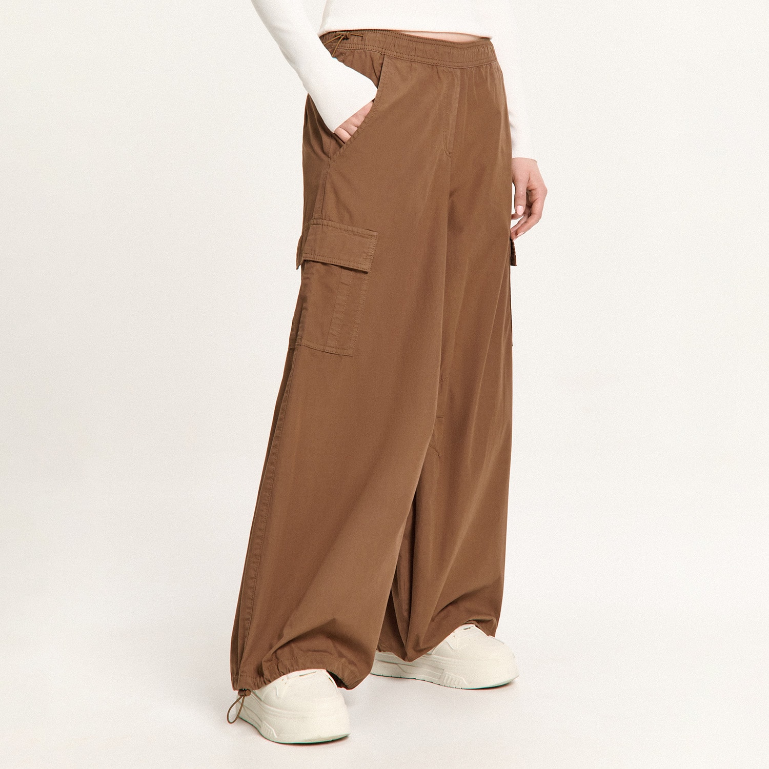 Cropp - Baggy hlače - tamnosmeđe