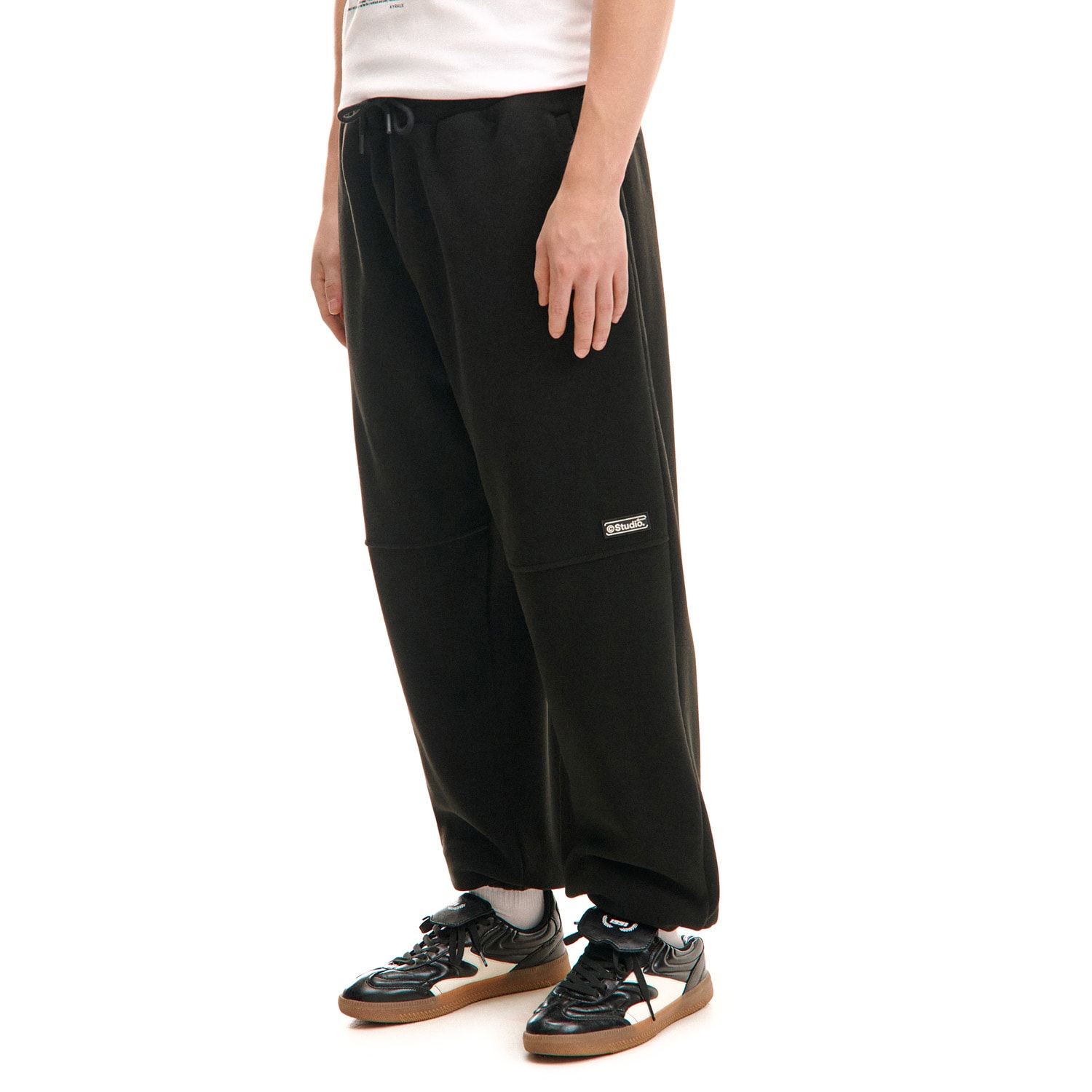 Cropp - Hlače jogger - crno