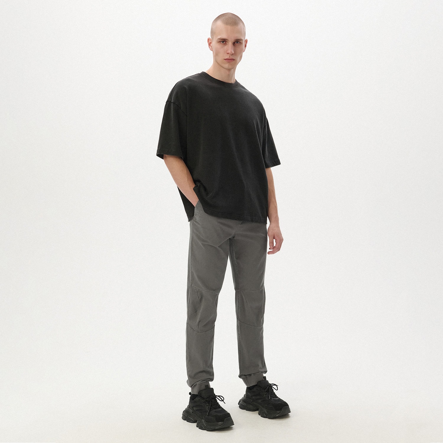Cropp - Joggers - tamnosivo