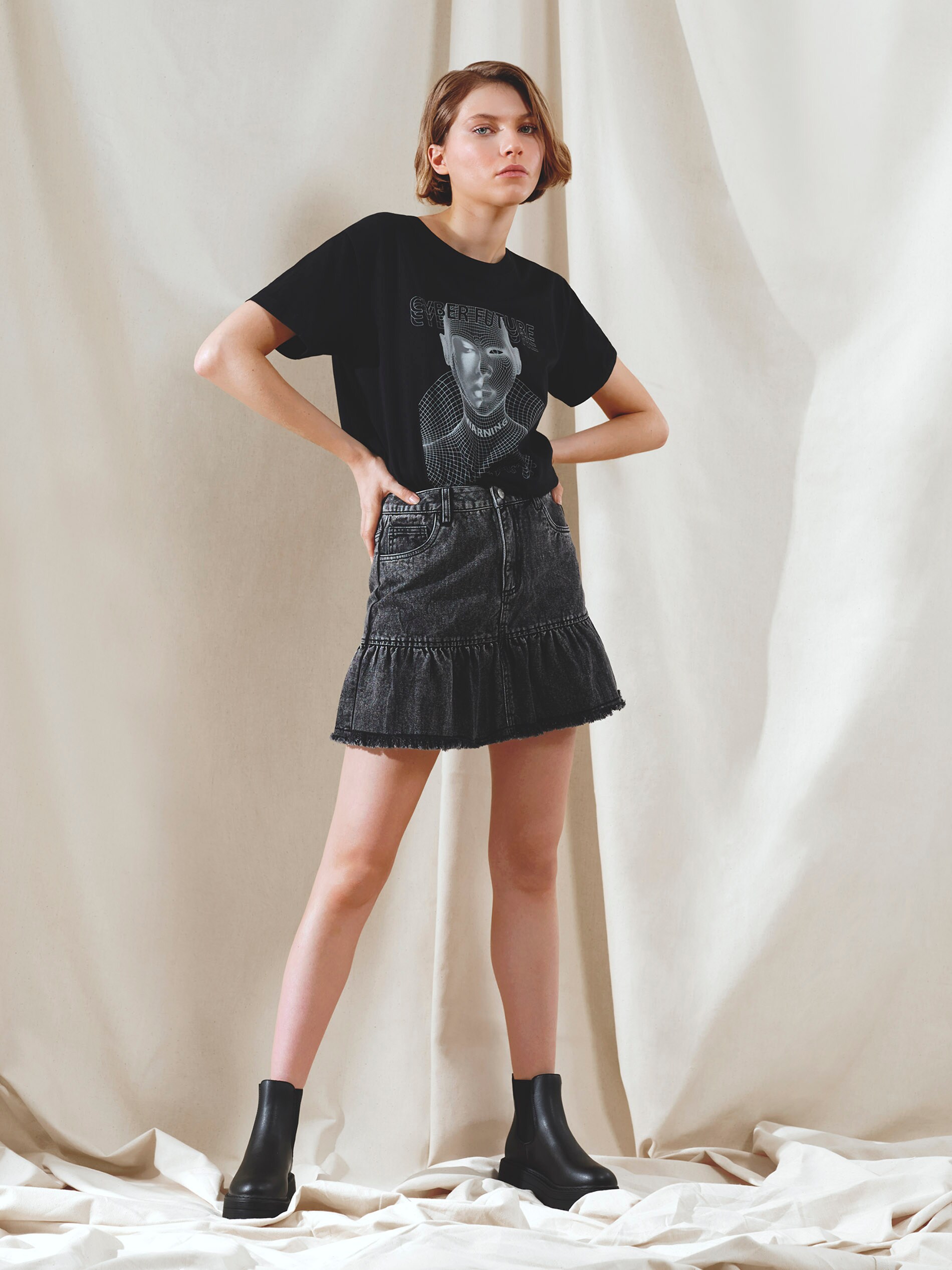 Džínsová sukňa s volánom