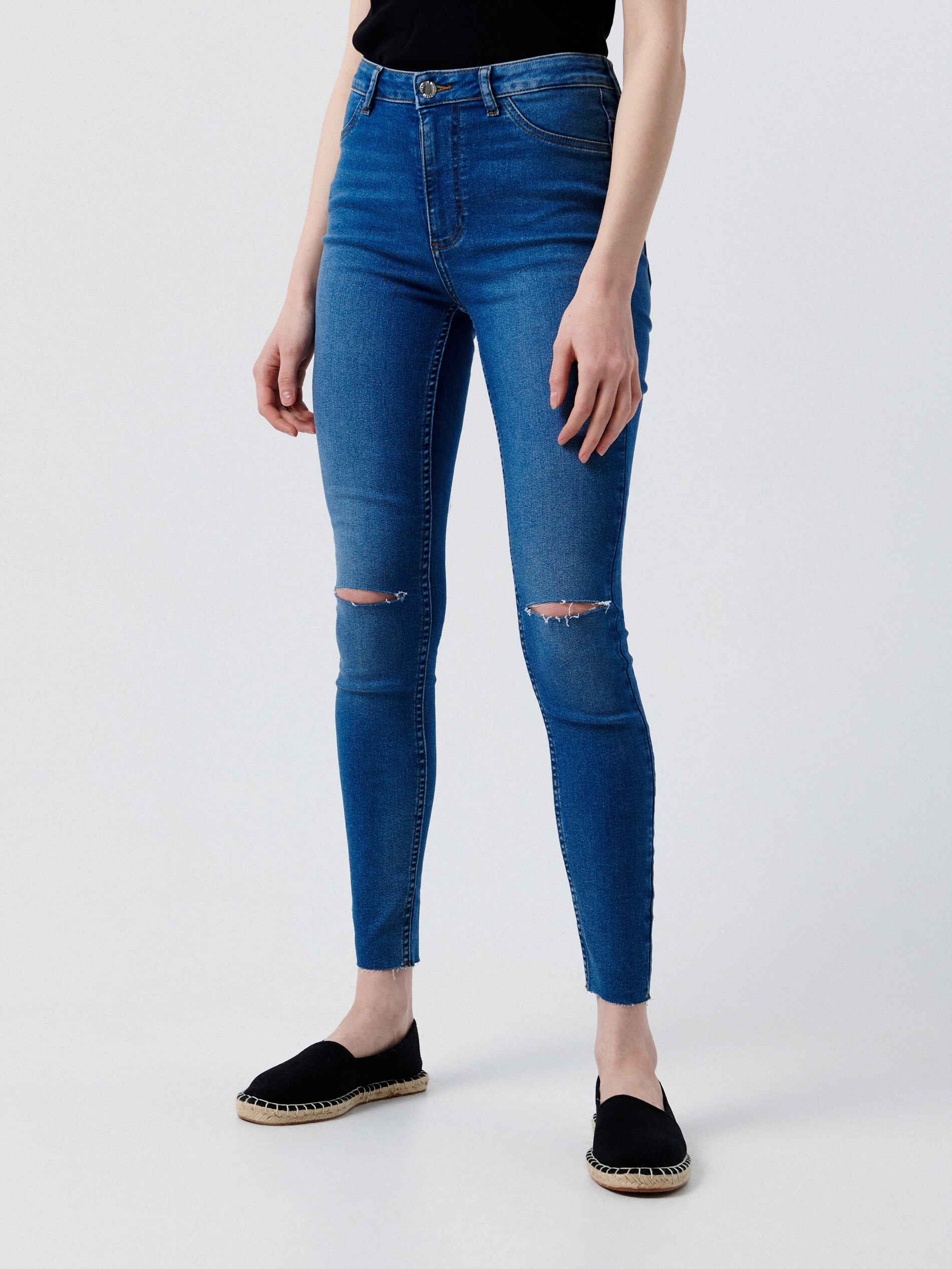 Roztrhané džínsy skinny