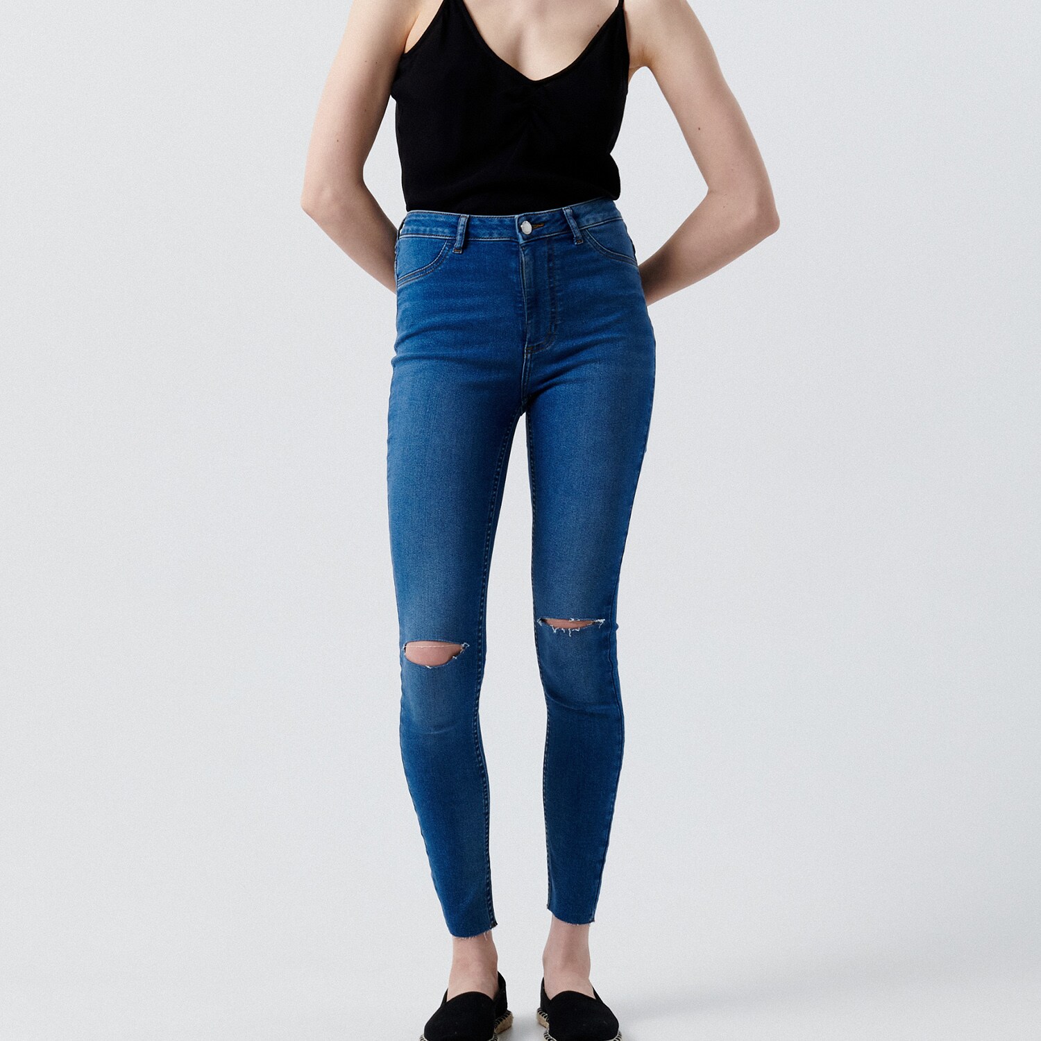 Roztrhané džínsy skinny