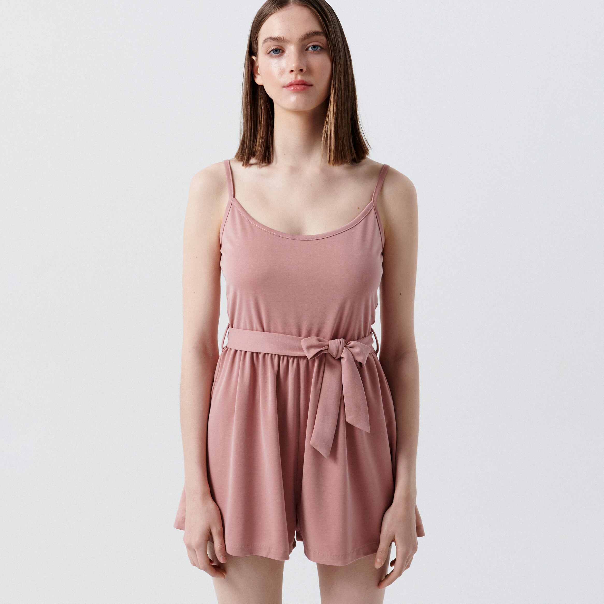 Kombinéza s opaskom v páse