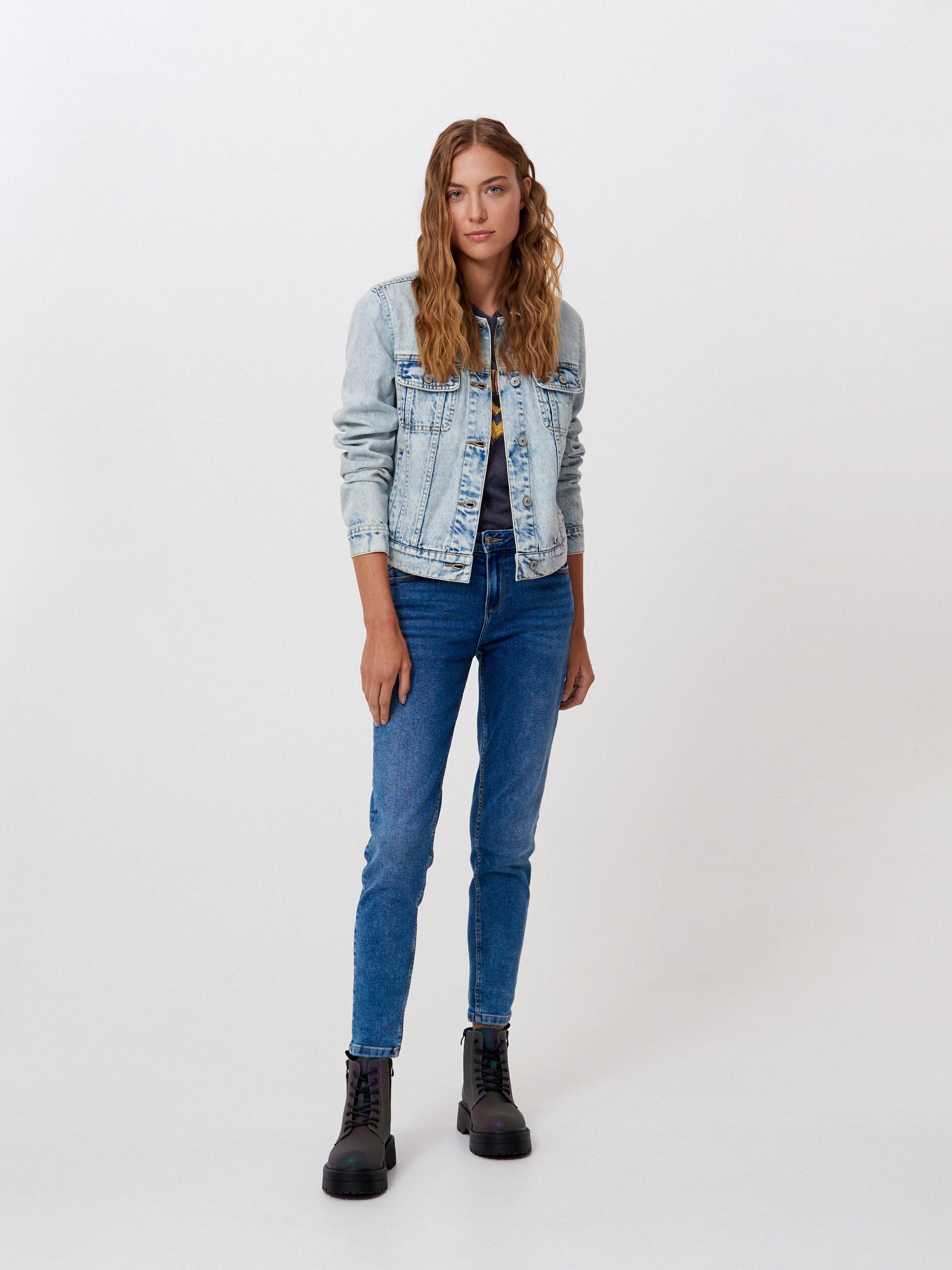 Denimová bunda s vypraným efektom