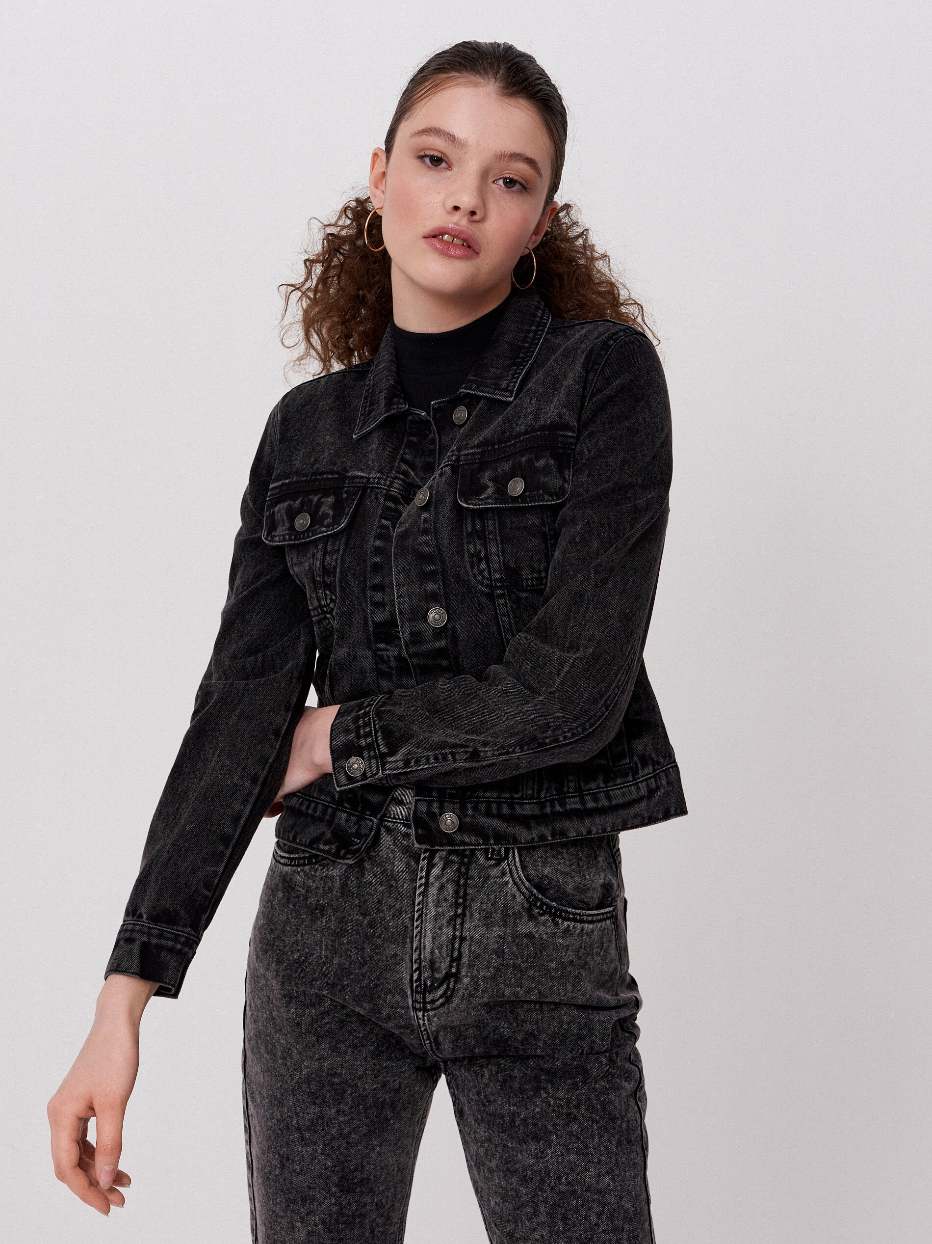 Denimová bunda s vypraným efektom