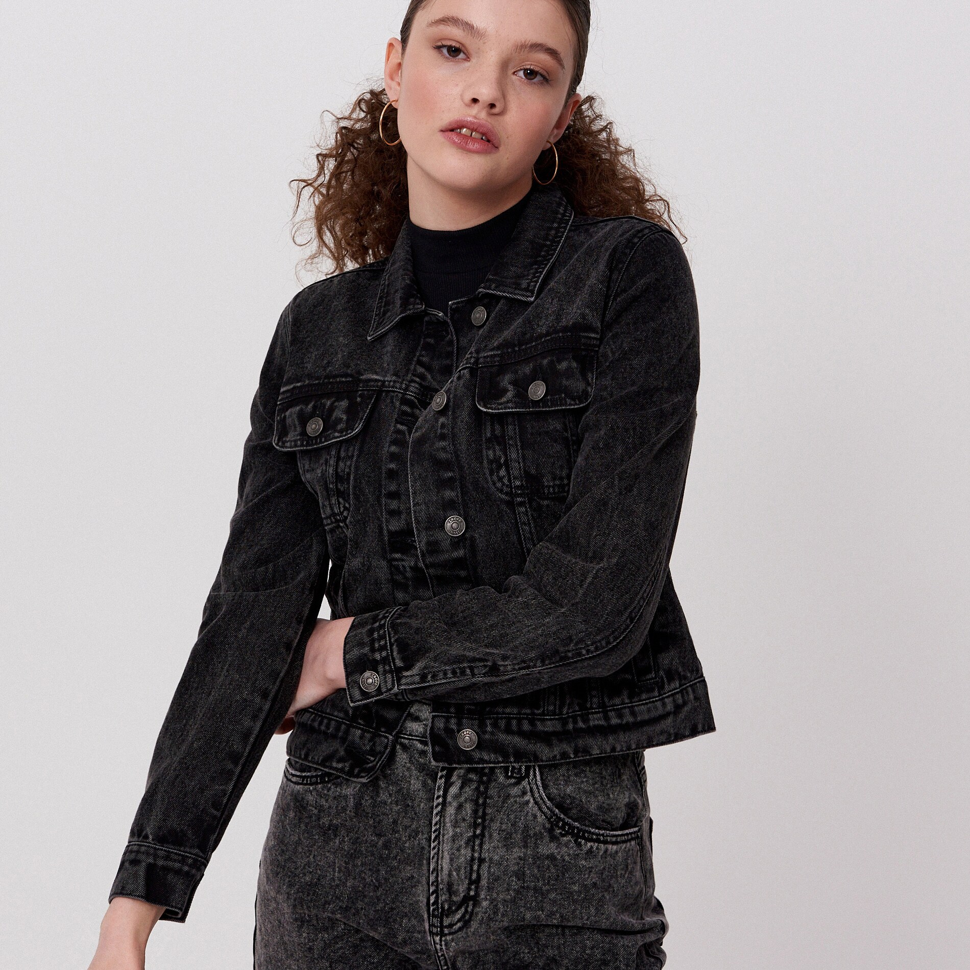 Denimová bunda s vypraným efektom