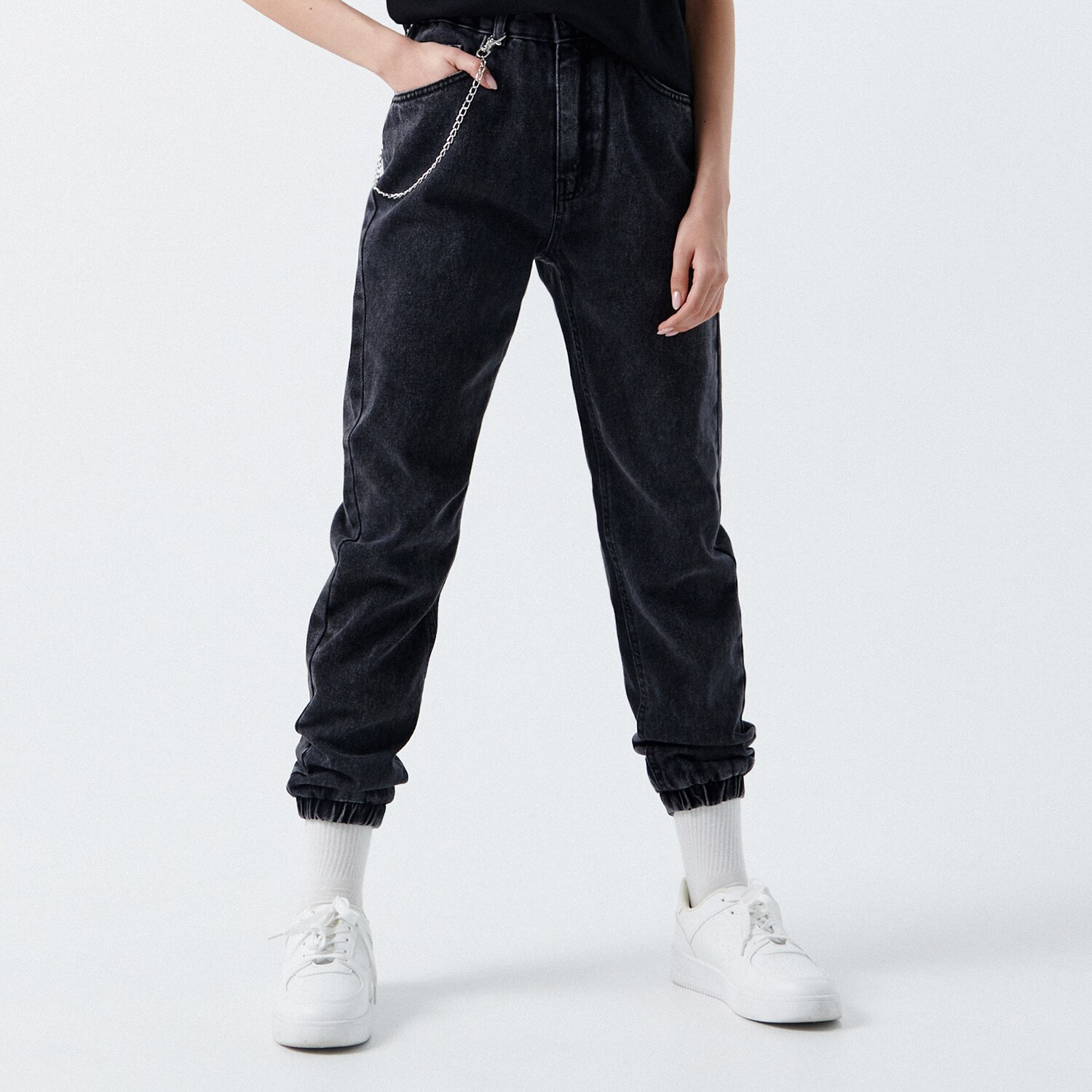 Dámske džínsy s reťazou