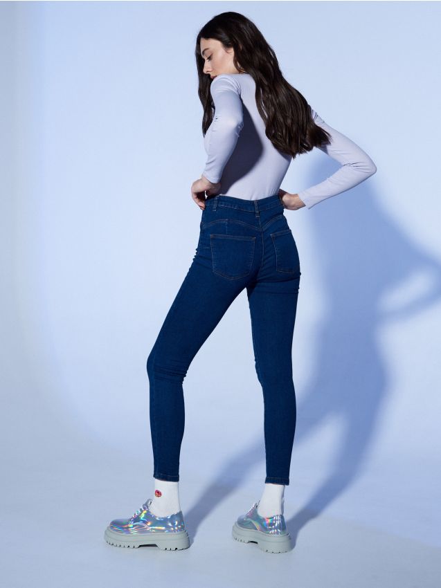 Trendy female jeans! Denim at CROPP!