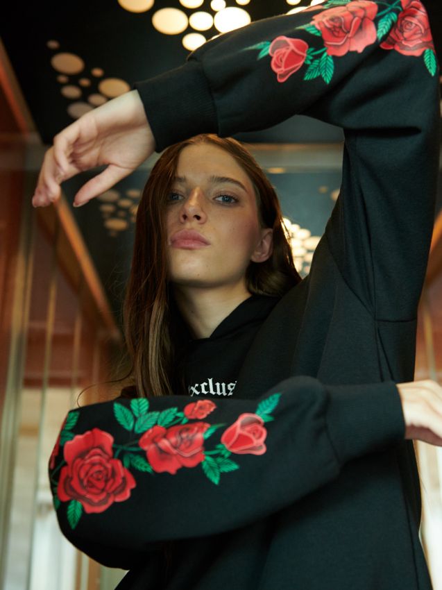 Bluza z kwiatowym motywem - beżowy - 43CC0-BBB - CROPP