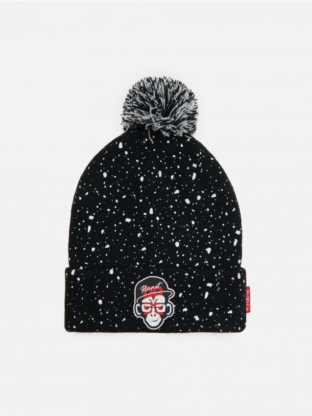 Wzorzysta czapka z pomponem - czarny - 5886A-99X - CROPP