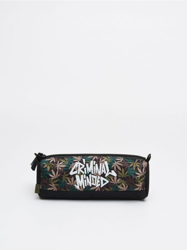 Pencil case with slogans - green - WC860-87X - CROPP