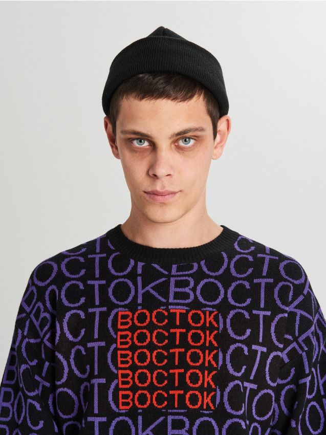 Sweter z napisami all over - purpurowy - WG353-45X - CROPP