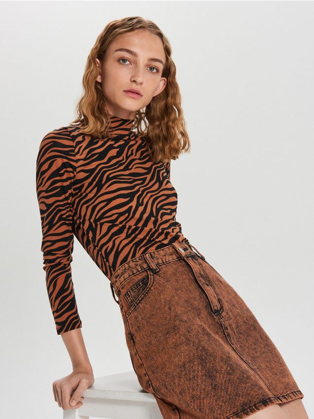 Pulover cu guler Perkins, cu imprimeu - maro - WZ161-84X - CROPP