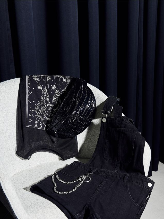 Snakeskin motif bum bag - black - XJ257-99X - CROPP