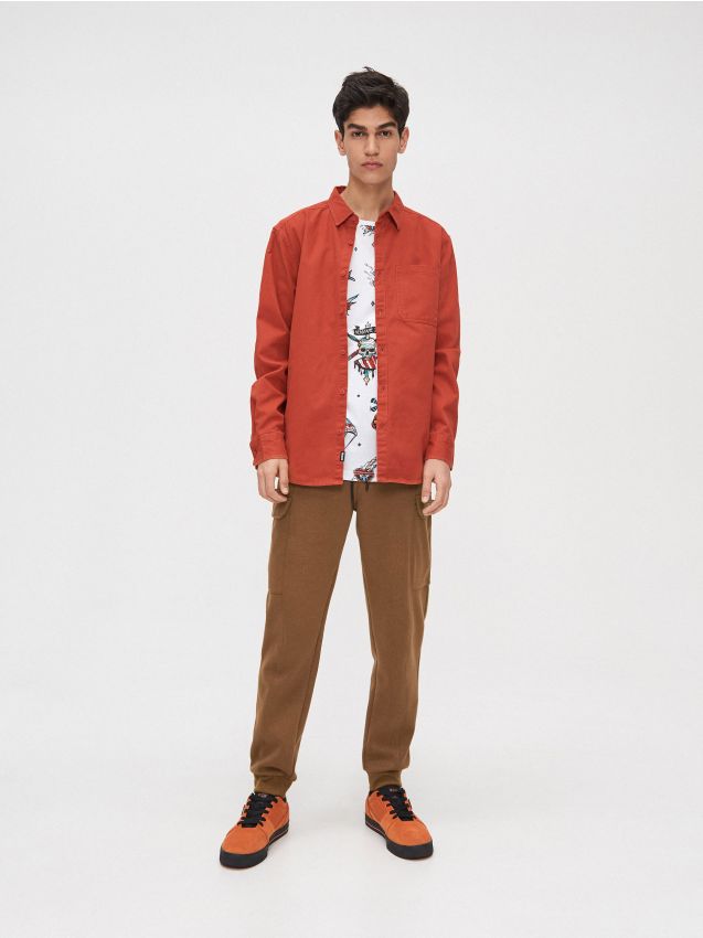 Pantaloni jogger basic, cu buzunare cargo - maro - XN703-88X - CROPP