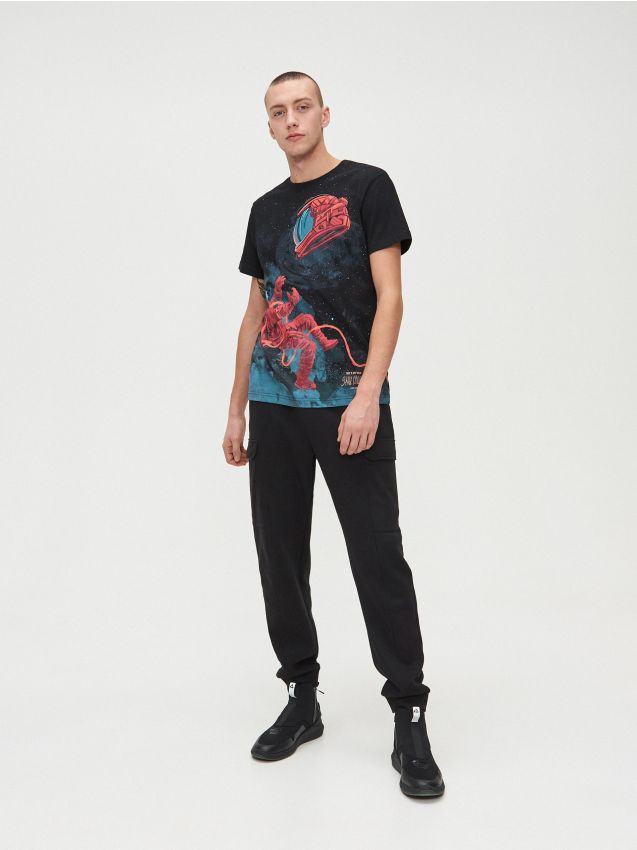 Pantaloni jogger basic, cu buzunare cargo - negru - XN703-99X - CROPP