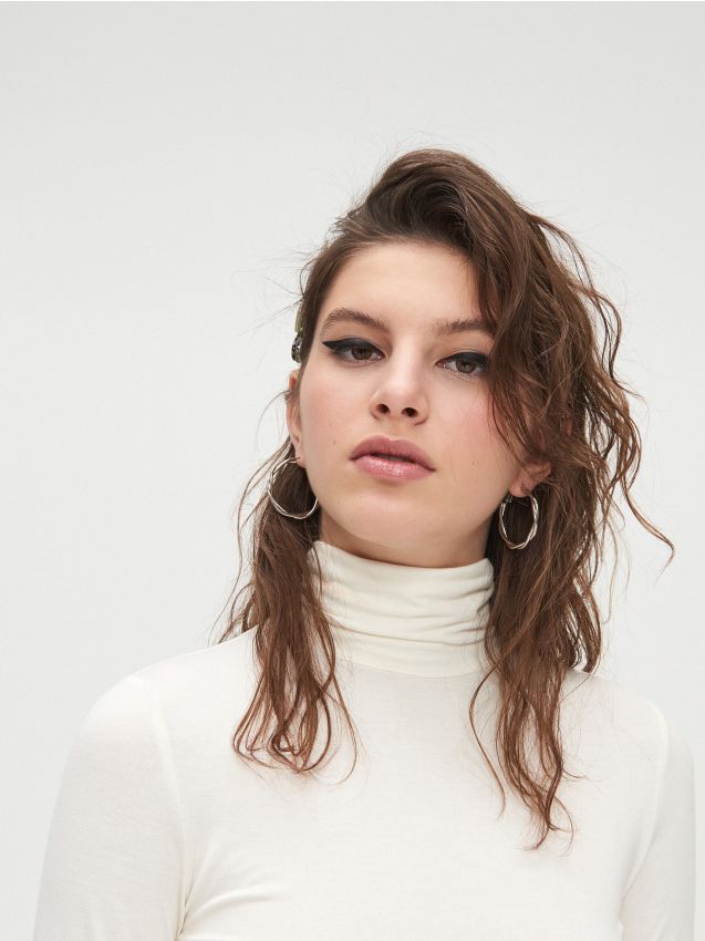 Maletă basic, cu conținut ridicat de viscoză - fildeș - XV968-01X - CROPP