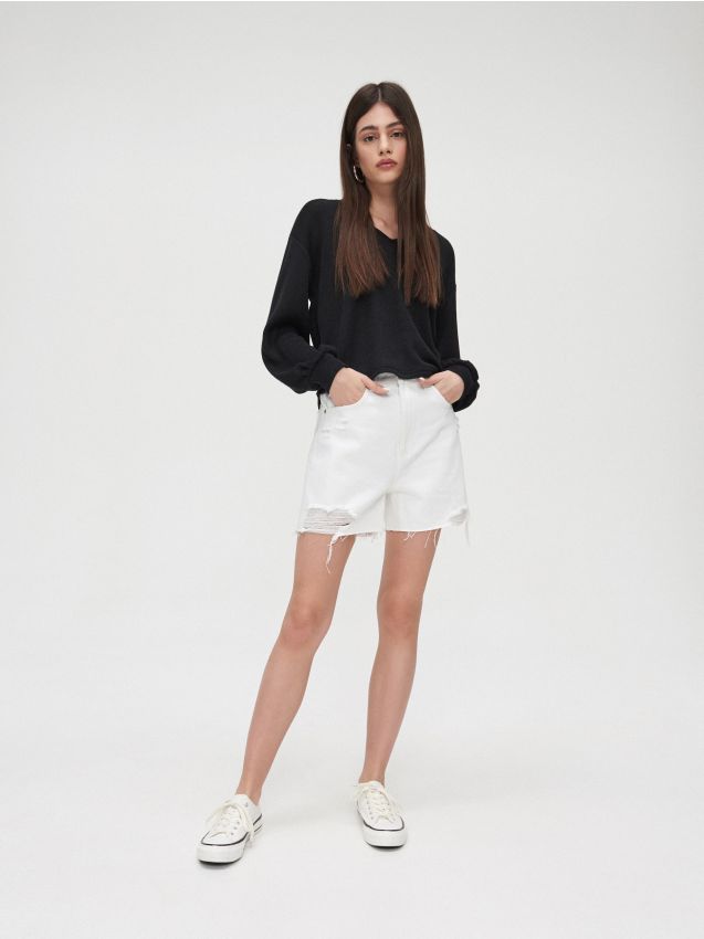 Jeansowe szorty mom z wysokim stanem - biały - YE852-00J - CROPP