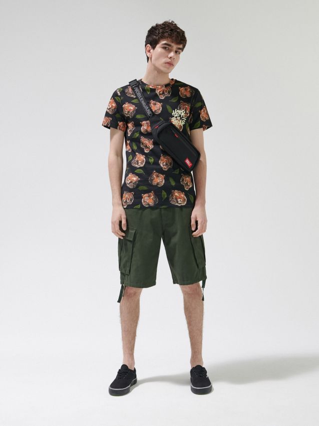 Pantaloni scurți până la genunchi, cu buzunare cargo - verde - YH169-87X - CROPP