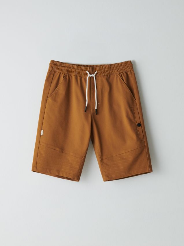 Pantaloni scurți jogger tip biker, cu cusături decorative - maro - YH177-88X - CROPP