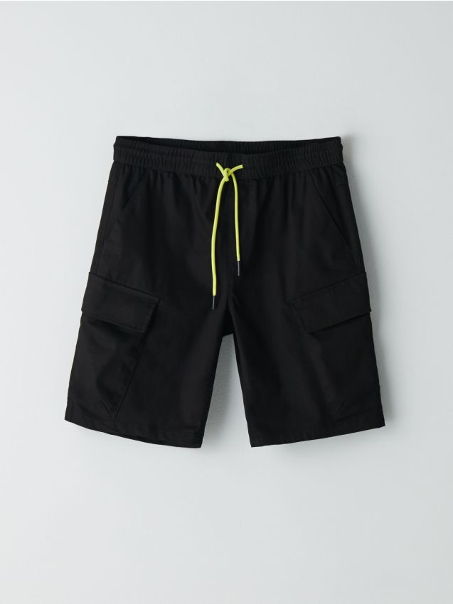 Pantaloni scurți jogger, cu buzunare cargo - negru - YH181-99X - CROPP