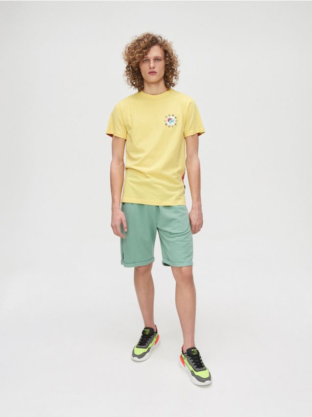 Koszulka z nadrukiem na plecach - żółty - YJ186-11X - CROPP