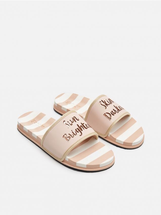 Sliders with cut in slogan - beige - YN568-08X - CROPP