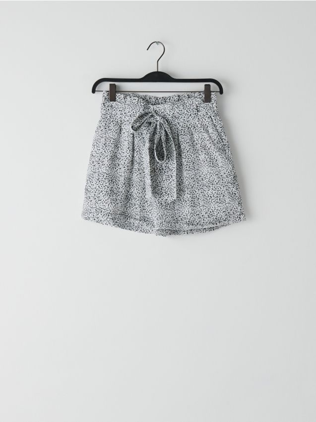 Pantaloni scurți din jerseu, cu talie înaltă - negru - YP501-99X - CROPP