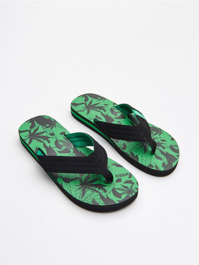 Patterned flip flops - green - ZE225-77X - CROPP