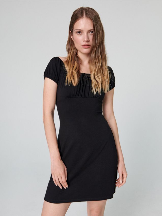 Rochie mini cu conținut ridicat de viscoză - negru - ZN252-99X - CROPP