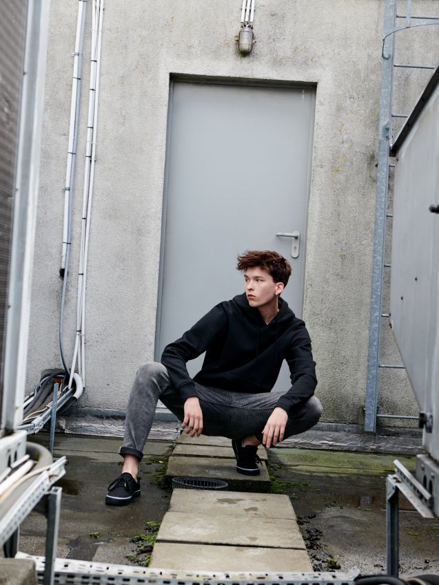 Bluza basic z kapturem - beżowy - 1FB38-BBB - CROPP