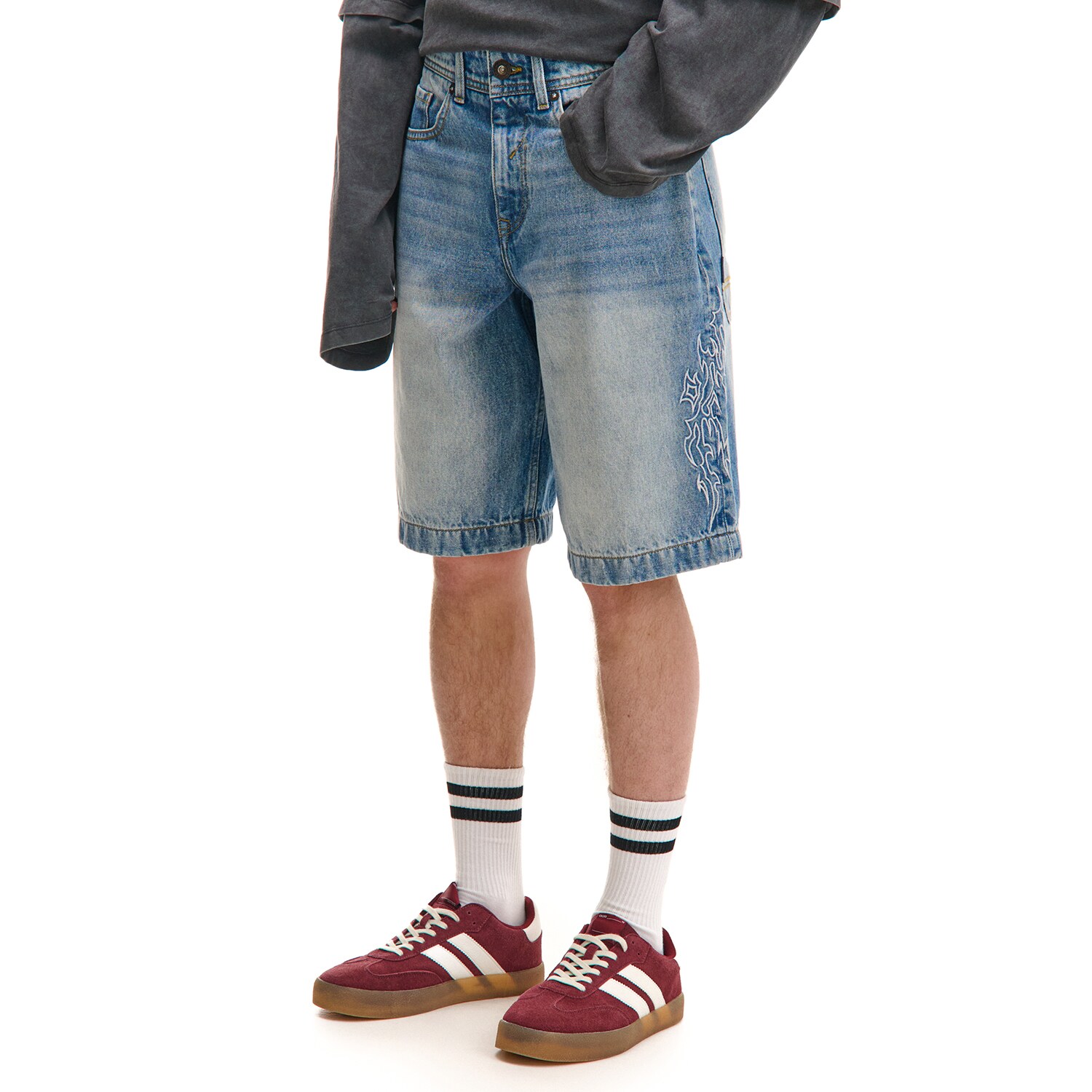Cropp - Jeansowe szorty z efektem sprania - szary